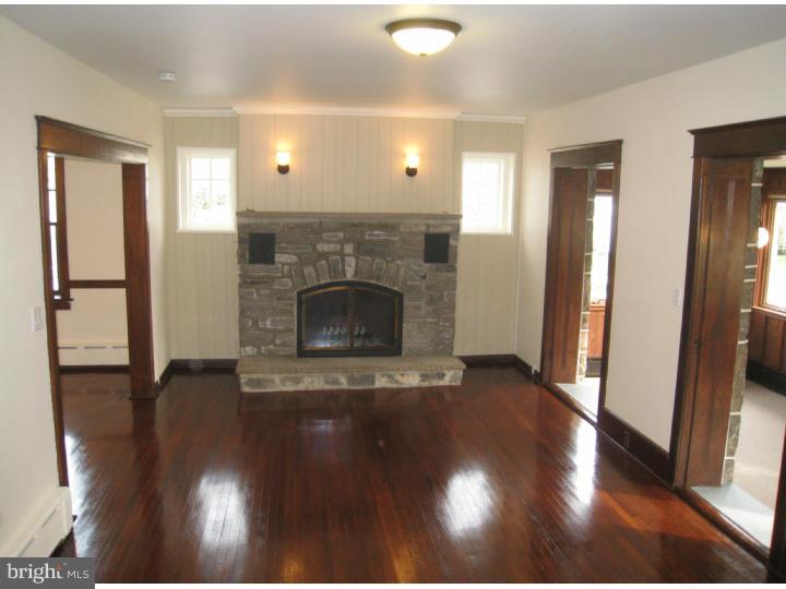 236 President Avenue Rutledge, PA 19070 - Photo 6 of 24 Living Room