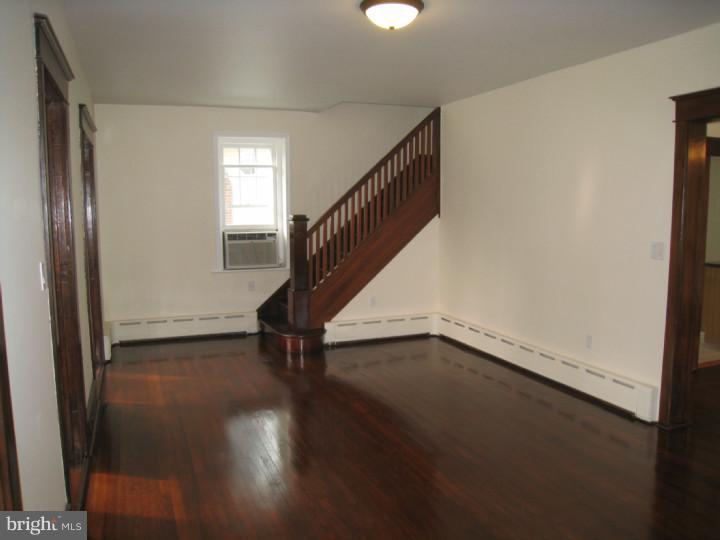 236 President Avenue Rutledge, PA 19070 - Photo 7 of 24 Living Room