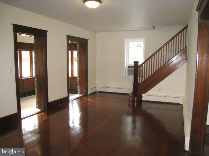 236 President Avenue Rutledge, PA 19070 - Photo 8 of 24 Living Room