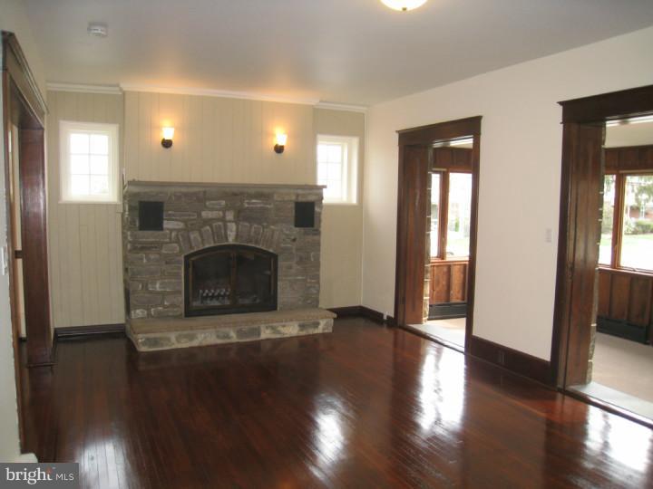 236 President Avenue Rutledge, PA 19070 - Photo 9 of 24 Living Room
