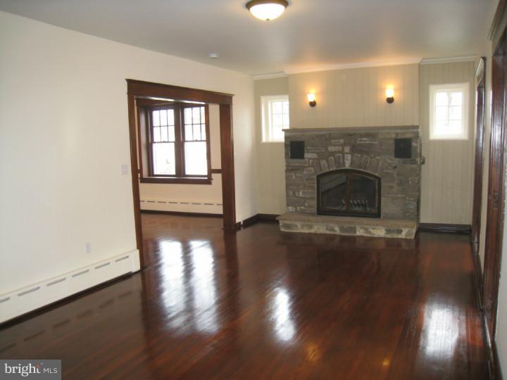 236 President Avenue Rutledge, PA 19070 - Photo 10 of 24 Living Room
