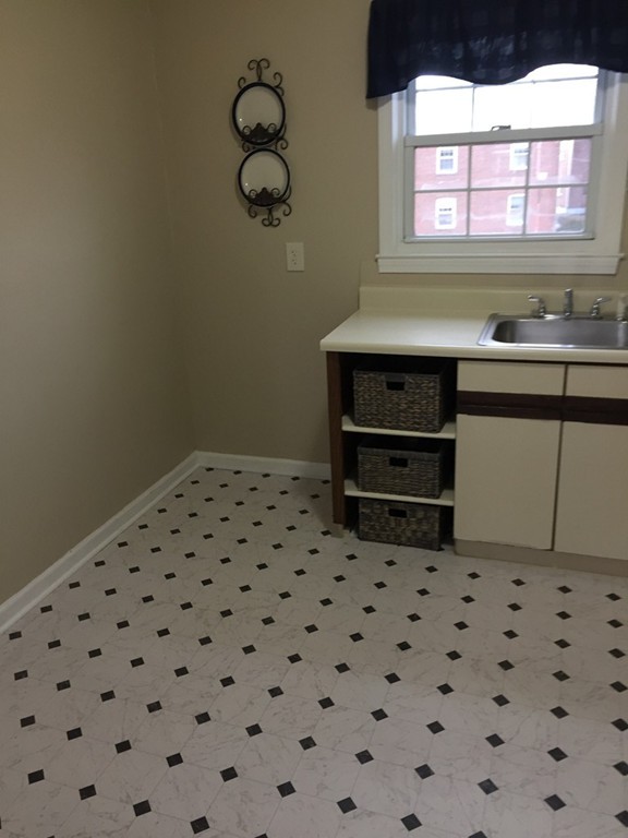 33 Colony Road, Unit 4 West Springfield, MA 01089 - Photo 5 of 14 Gallery Image 5