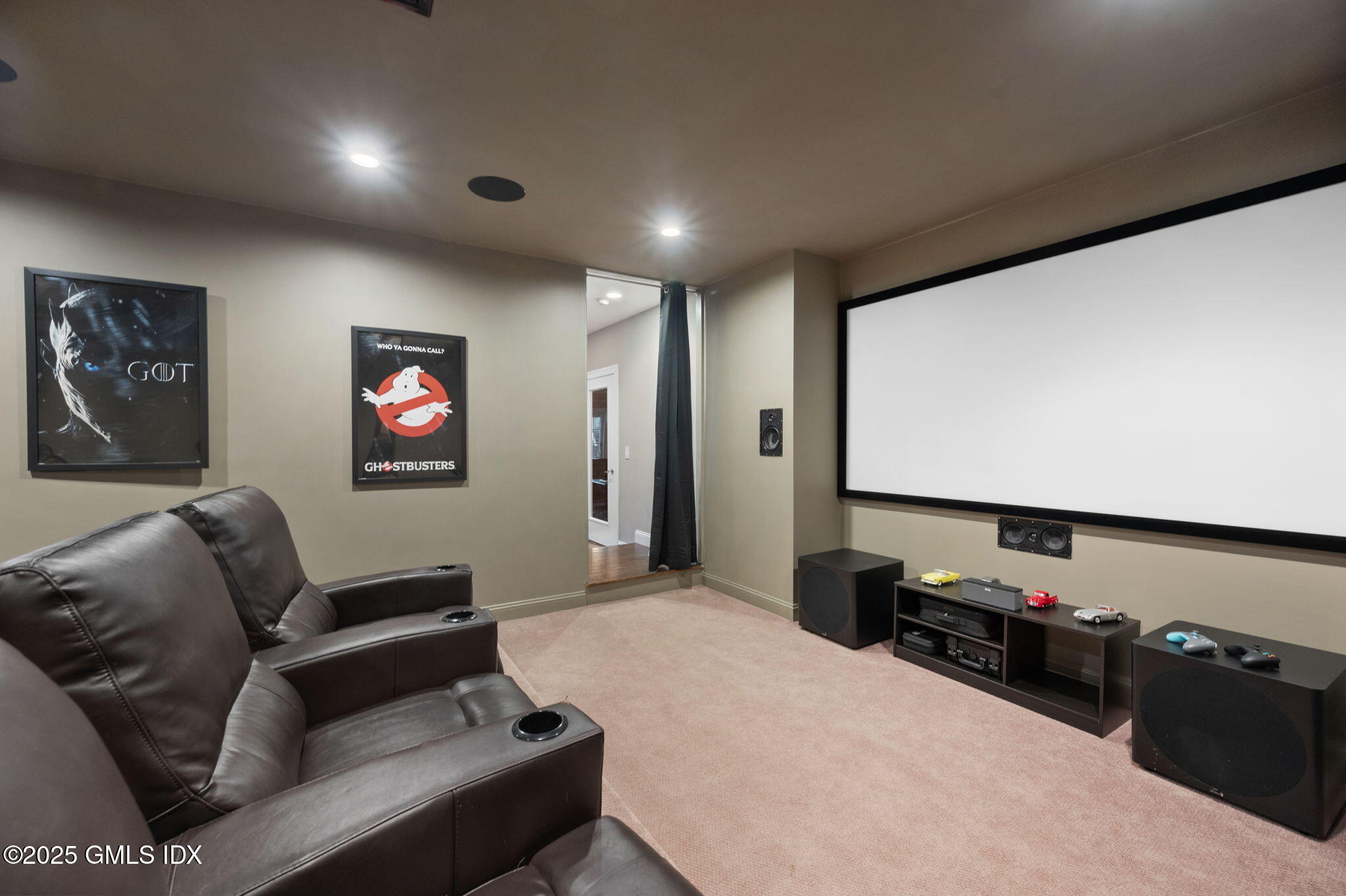 12 Cognewaugh Road Cos Cob, CT 06807 - Photo 42 of 48 a living room with furniture