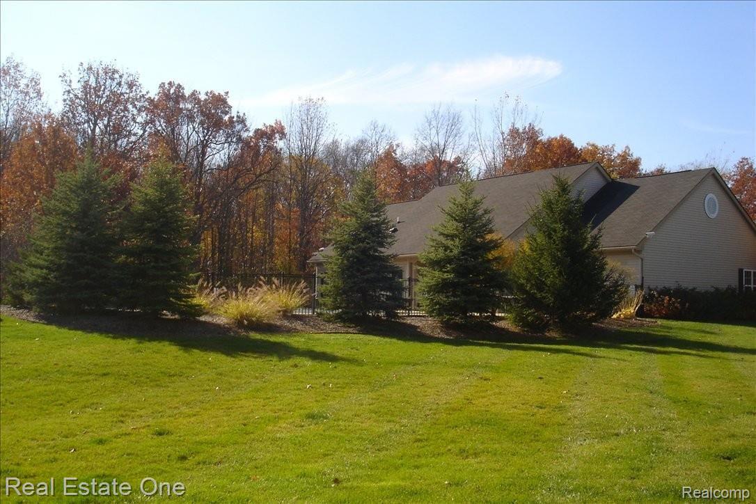 4280 Hampton Ridge Boulevard, Unit 170 Howell, MI 48843 - Photo 14 of 17 CLUBHOUSE/ POOL