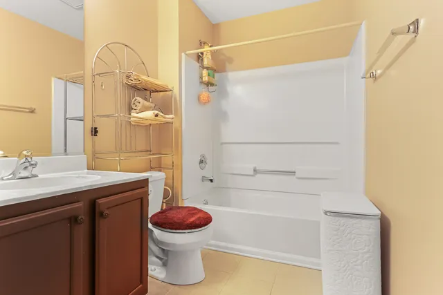 $299,900 | 6771 East Wellsley Court, Gurnee, IL 60031