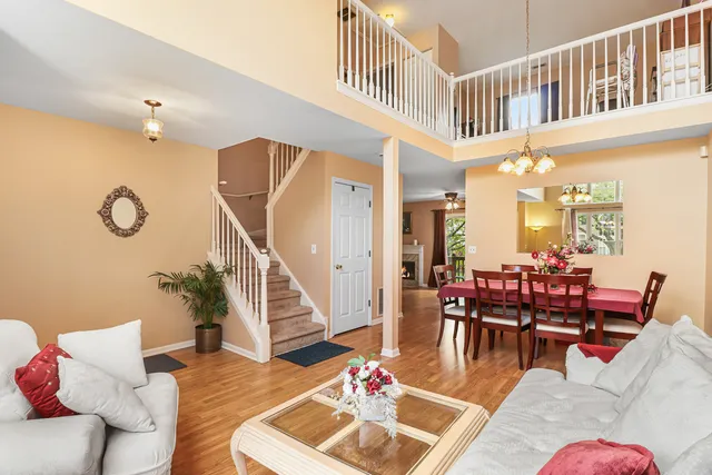 $299,900 | 6771 East Wellsley Court, Gurnee, IL 60031