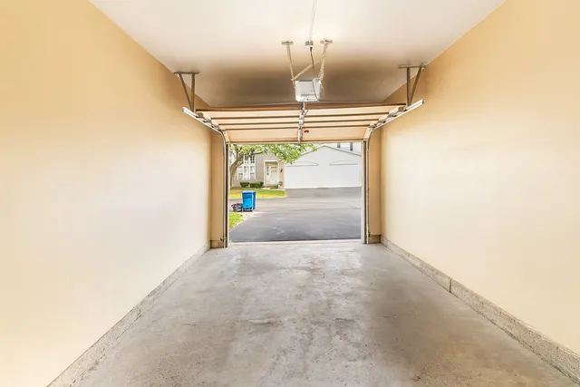 $299,900 | 6771 East Wellsley Court, Gurnee, IL 60031