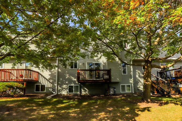 $299,900 | 6771 East Wellsley Court, Gurnee, IL 60031