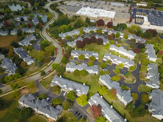 $299,900 | 6771 East Wellsley Court, Gurnee, IL 60031