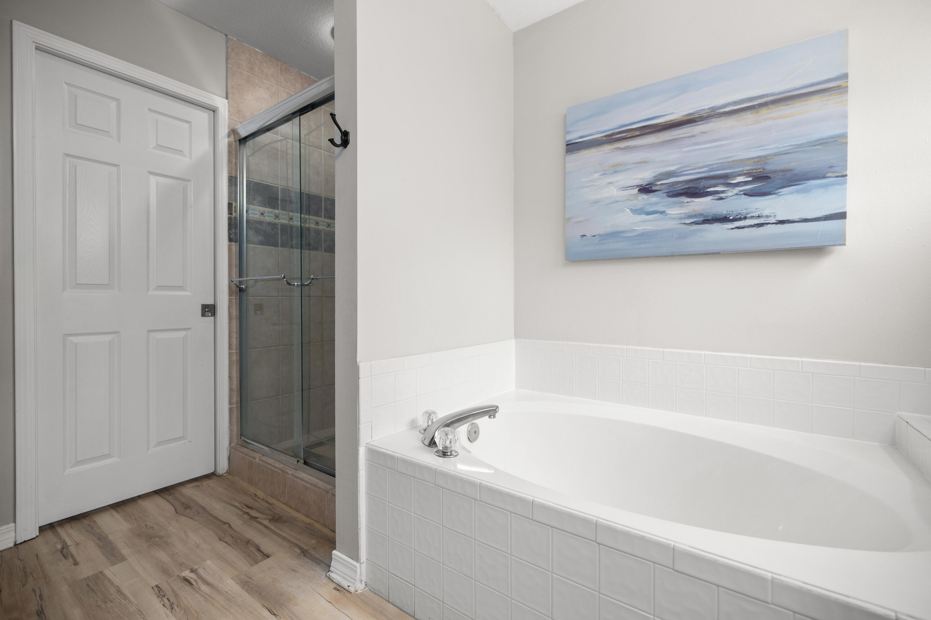 314 Ruckel Drive Niceville, FL 32578 - Photo 34 of 66 a bathroom with bathtub and shower