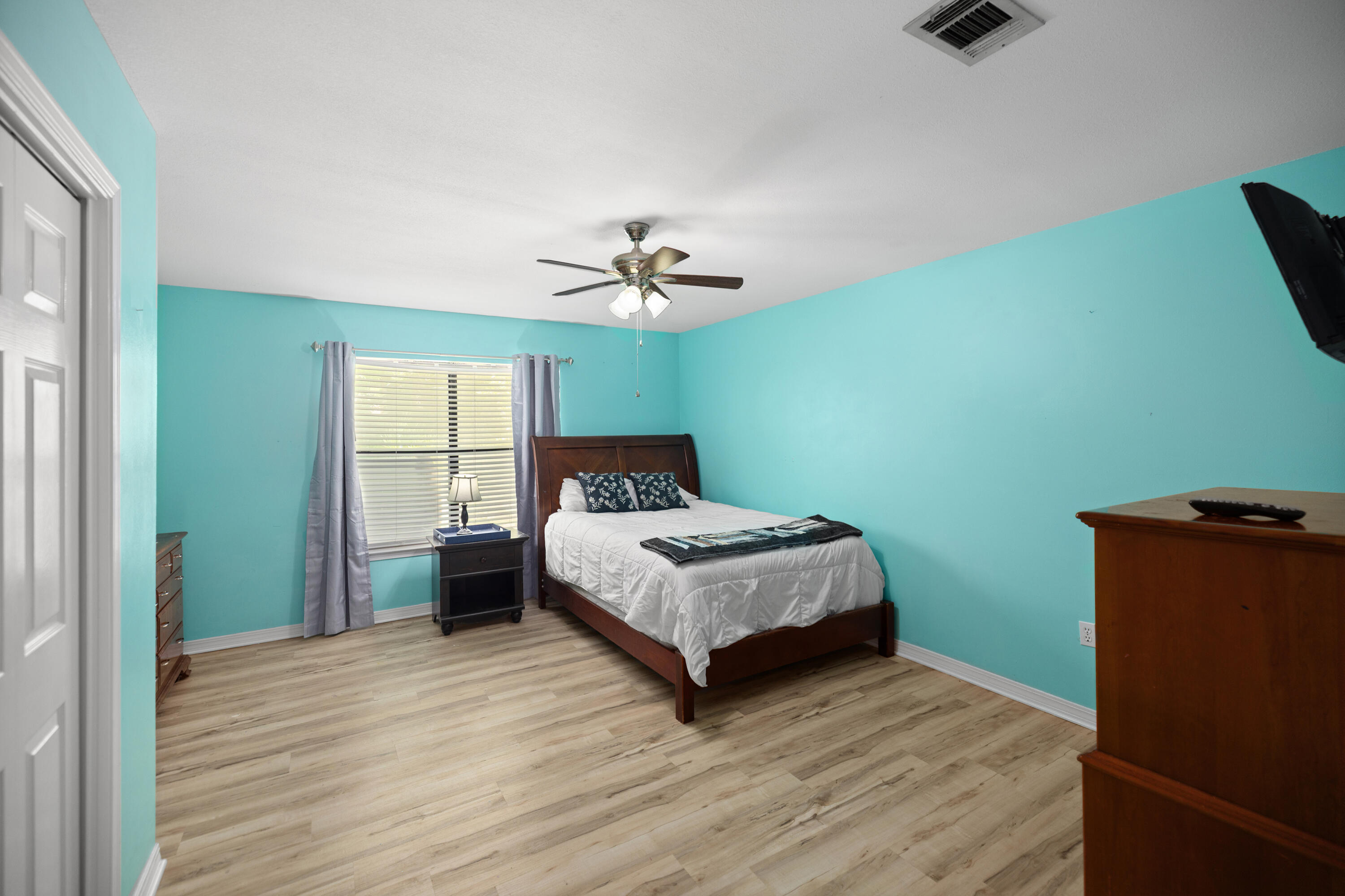 314 Ruckel Drive Niceville, FL 32578 - Photo 37 of 66 a bedroom with a bed and window