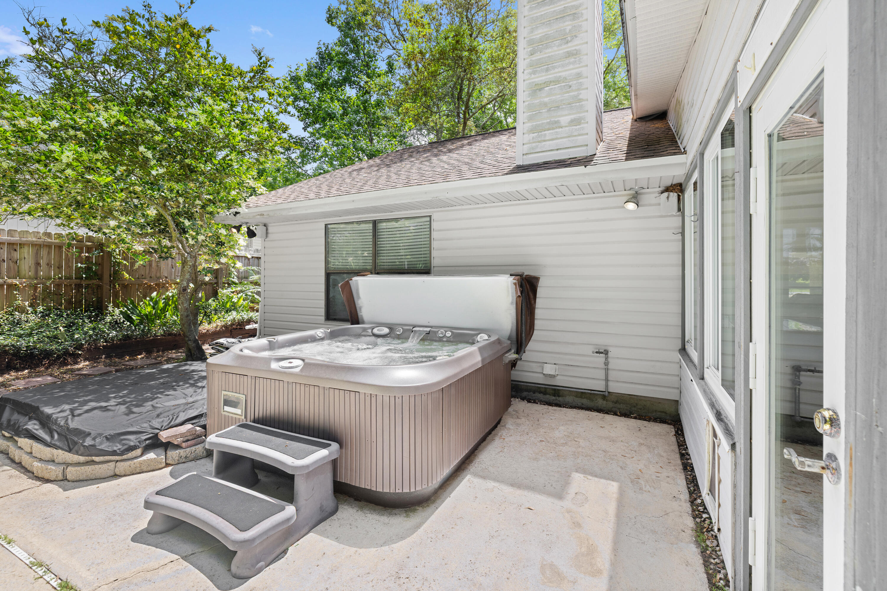 314 Ruckel Drive Niceville, FL 32578 - Photo 56 of 66 a view of a patio with table and chairs and potted plants