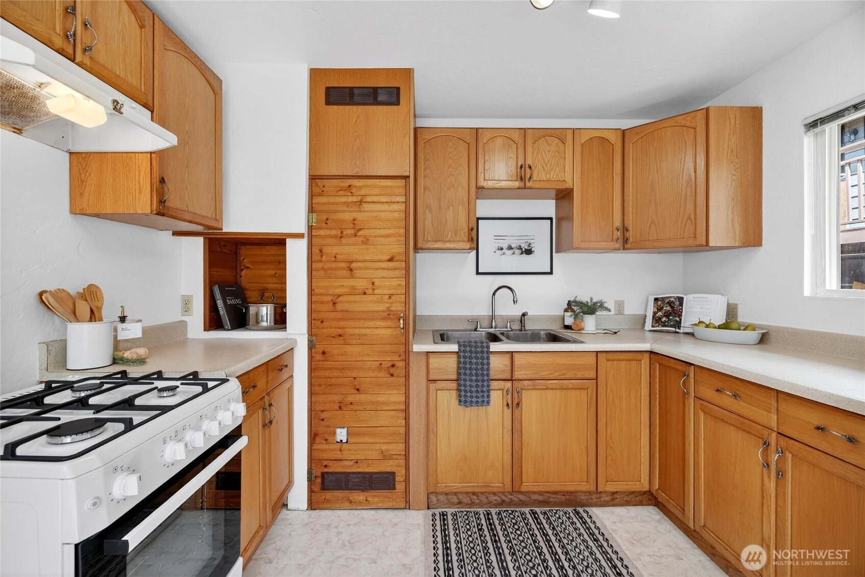 2827 Southwest Nevada Street Seattle, WA 98126 - Photo 10 of 19