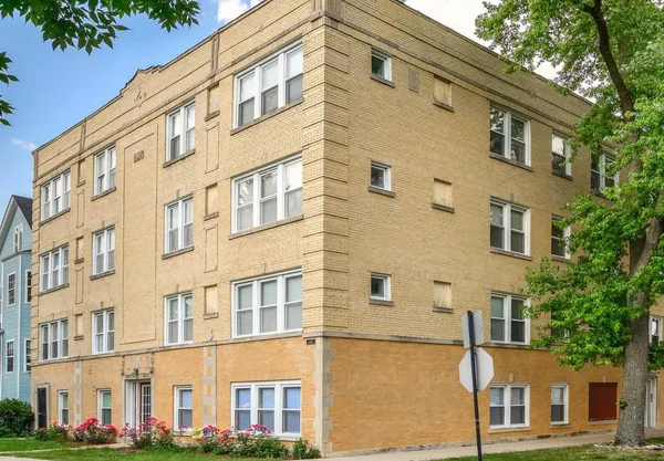$2,000 | 3216 West Berteau Avenue, Unit 3, Chicago, IL 60618