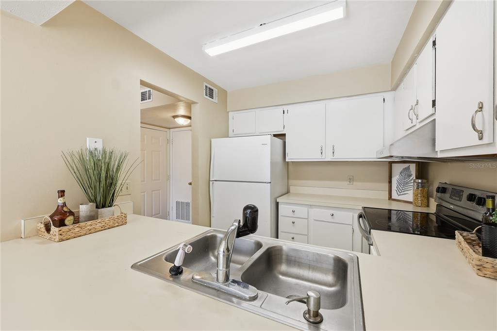 4427 Southwest 21st Lane Gainesville, FL 32607 - Photo 10 of 36 a room with a couch and a potted plant