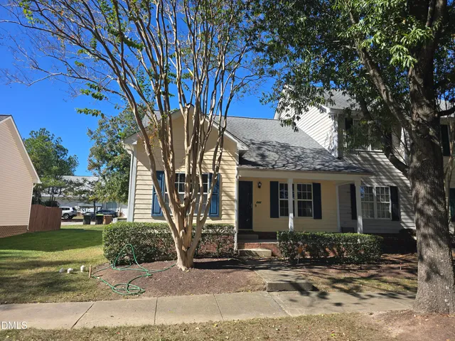 $1,625 | 241 Commons Drive, Holly Springs, NC 27540