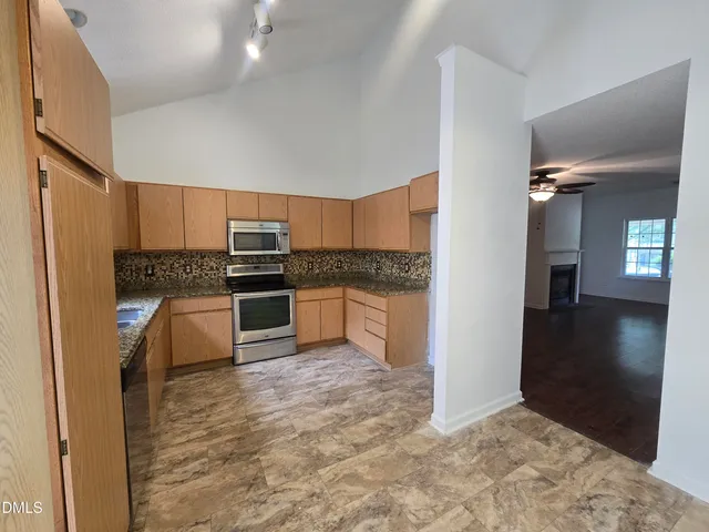 $1,625 | 241 Commons Drive, Holly Springs, NC 27540