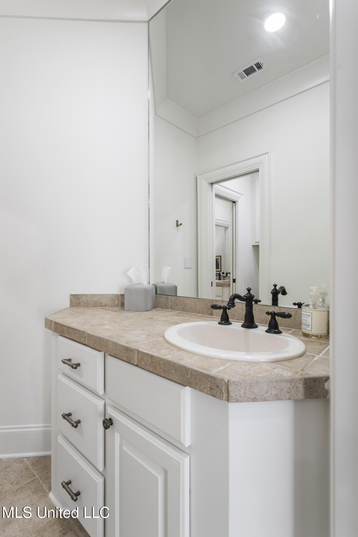 139 Bridgewater Crossing Ridgeland, MS 39157 - Photo 27 of 37 139 Bridgewater Crossing-35