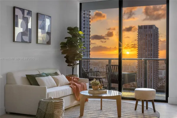 $4,500 | 159 Northeast 6th Street, Unit 2704, Miami, FL 33132