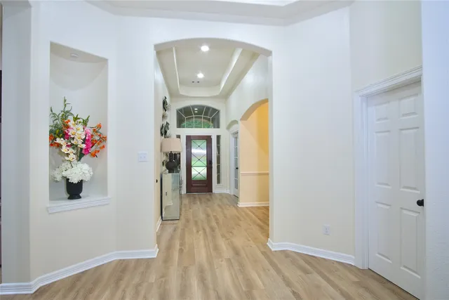 a view of livingroom with furniture