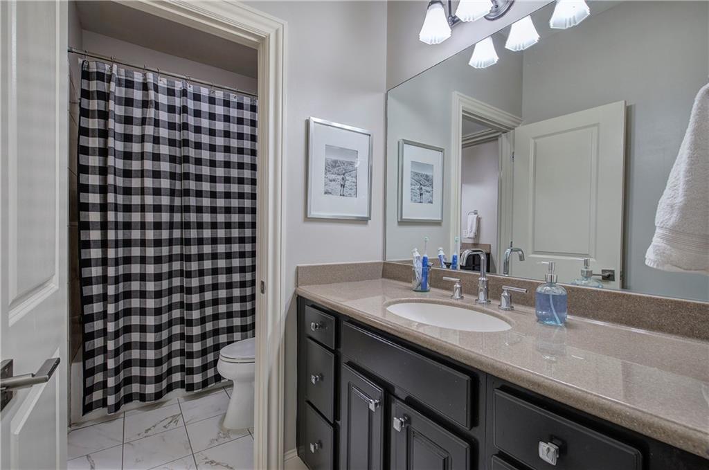 16 Cambridge Way Cartersville, GA 30121 - Photo 33 of 48 a bathroom with a sink a vanity and a mirror