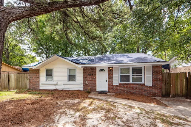 $1,600 | 207 Tupperway Drive, Summerville, SC 29483