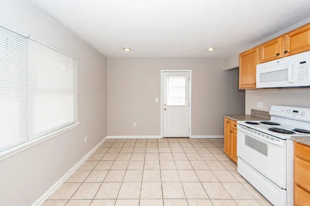 $1,600 | 207 Tupperway Drive, Summerville, SC 29483