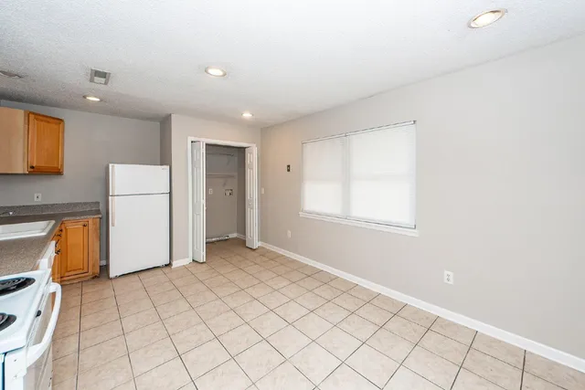 $1,600 | 207 Tupperway Drive, Summerville, SC 29483