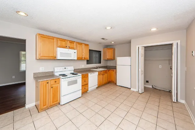 $1,600 | 207 Tupperway Drive, Summerville, SC 29483