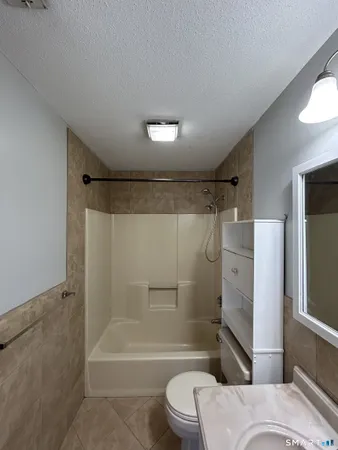 $2,400 | 90 Little Oak Lane, Unit 90, Rocky Hill, CT 06067