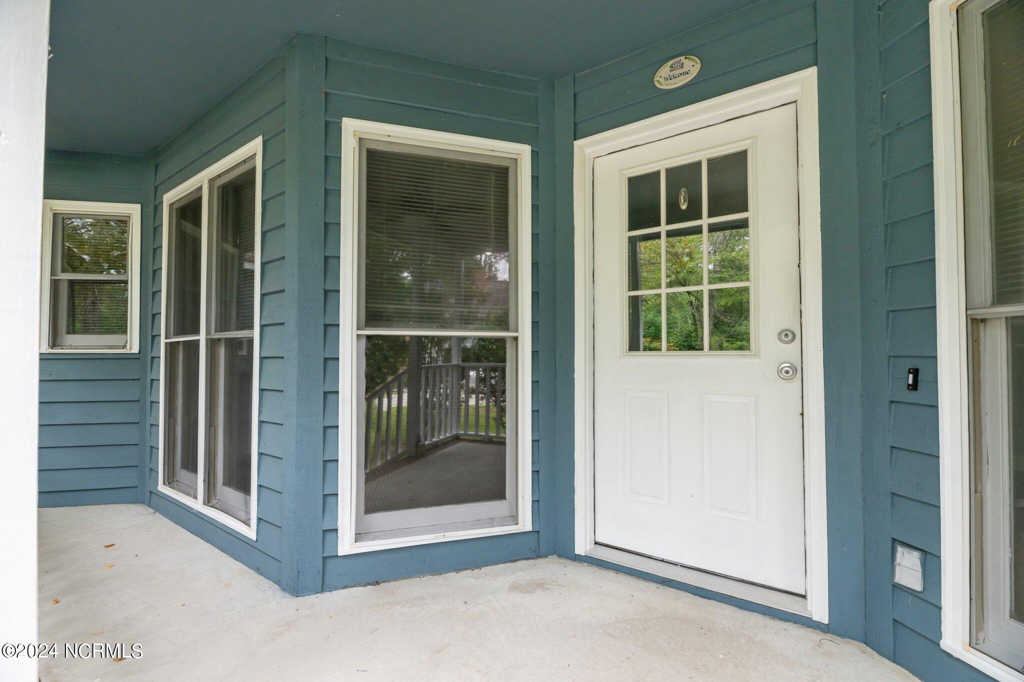 912 Shipyard Point New Bern, NC 28560 - Photo 11 of 50 Front