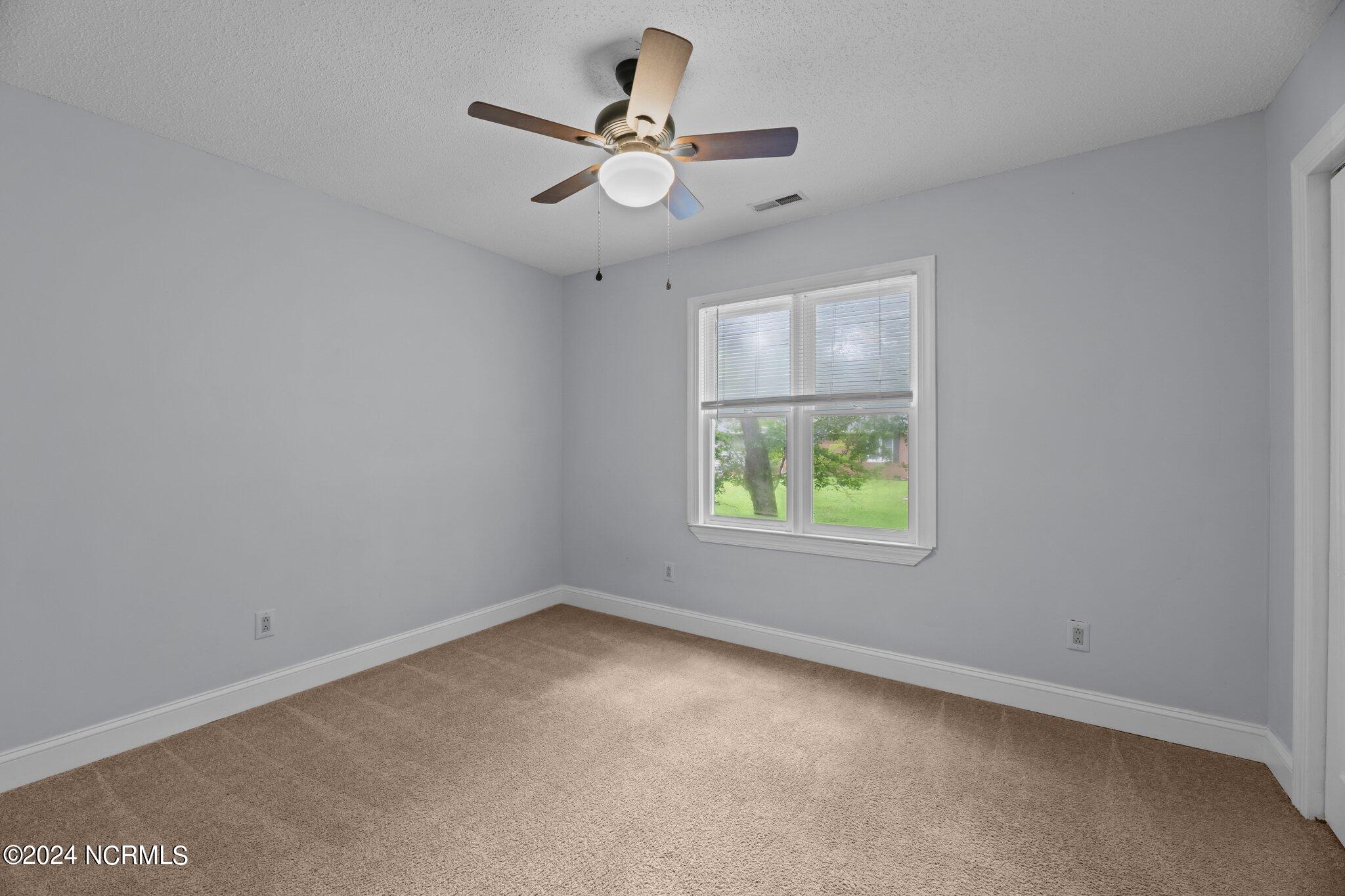 912 Shipyard Point New Bern, NC 28560 - Photo 23 of 50 Second Bedroom