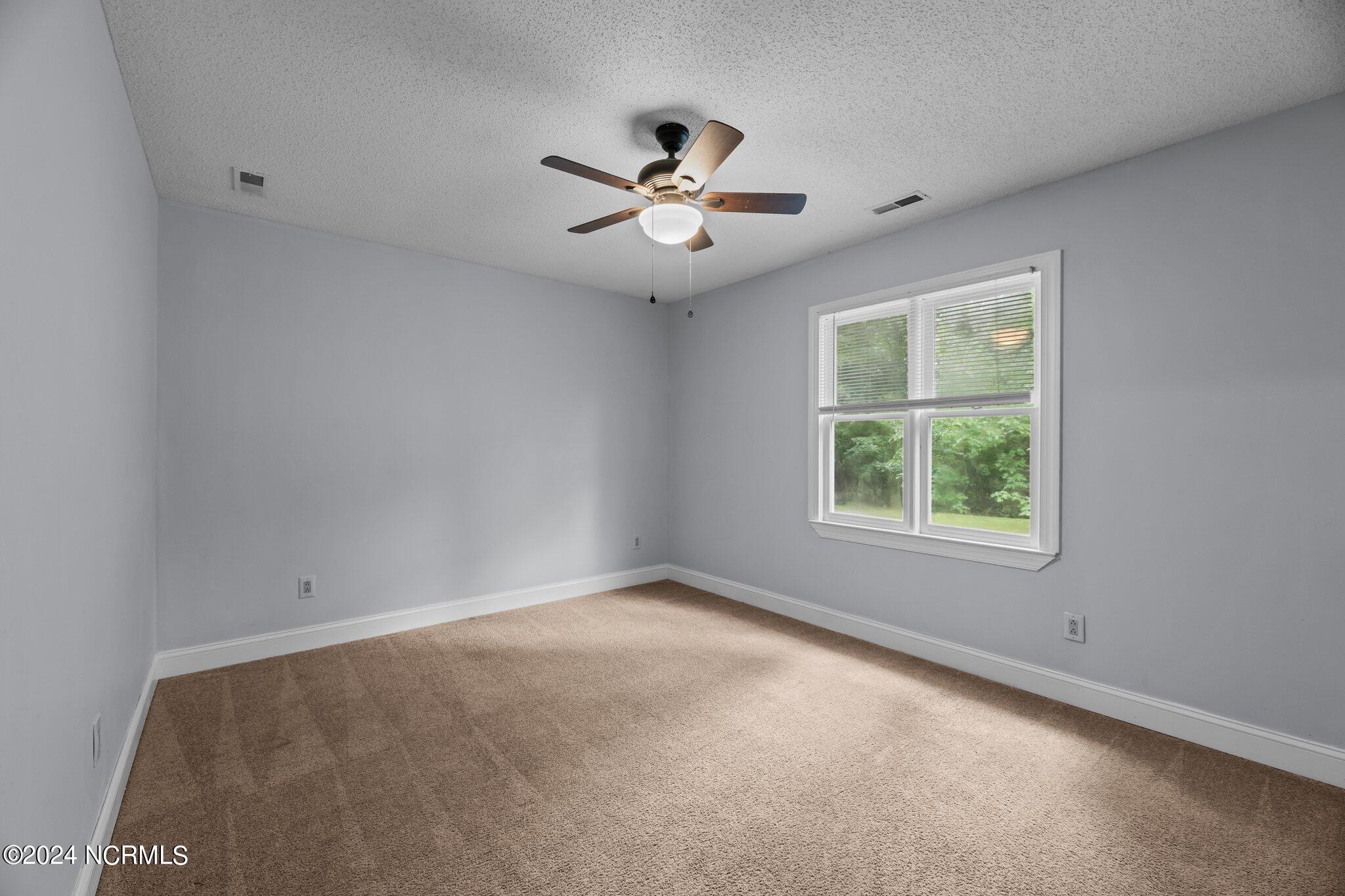 912 Shipyard Point New Bern, NC 28560 - Photo 27 of 50 Third Bedroom
