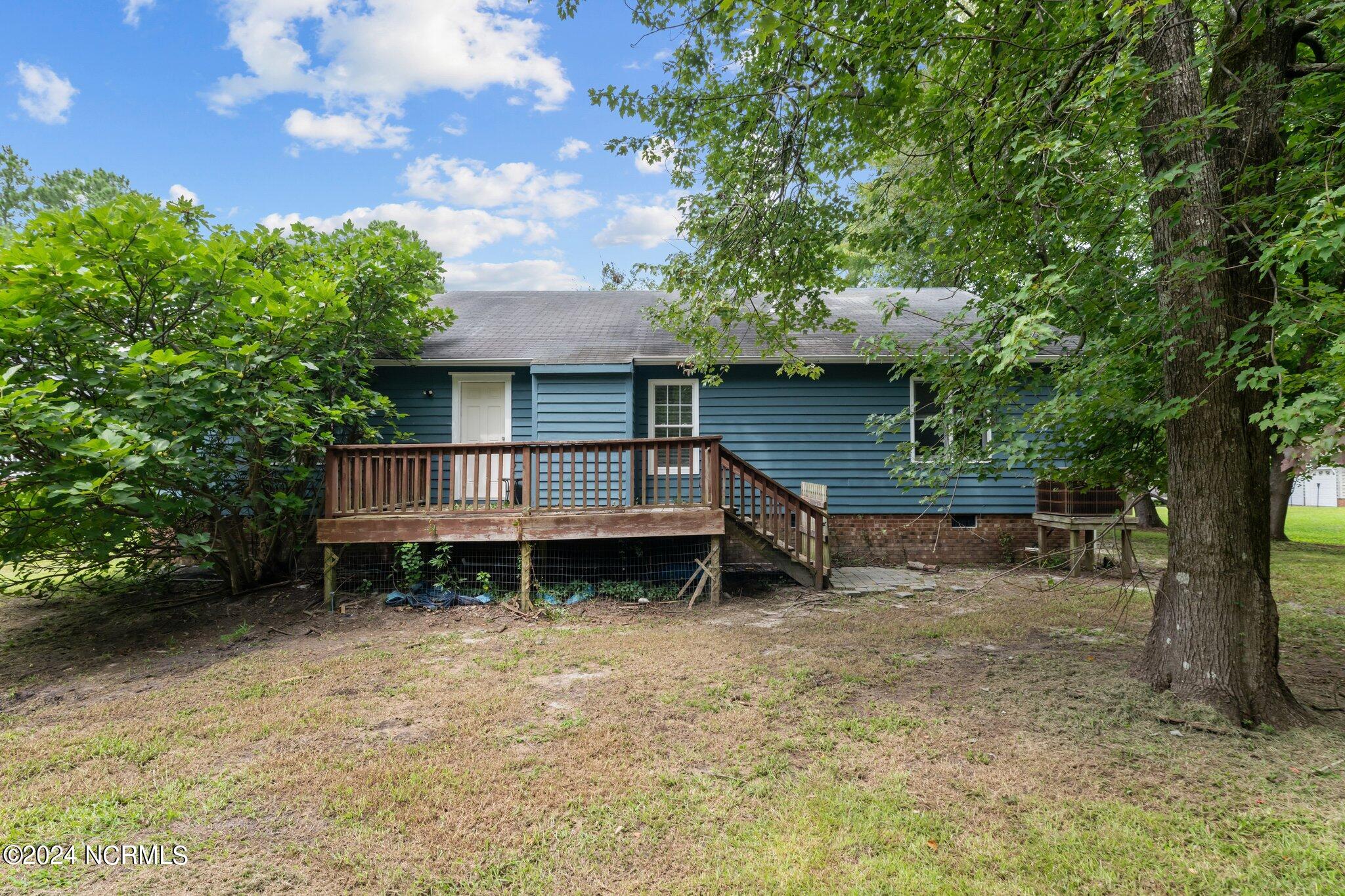 912 Shipyard Point New Bern, NC 28560 - Photo 5 of 50 Back