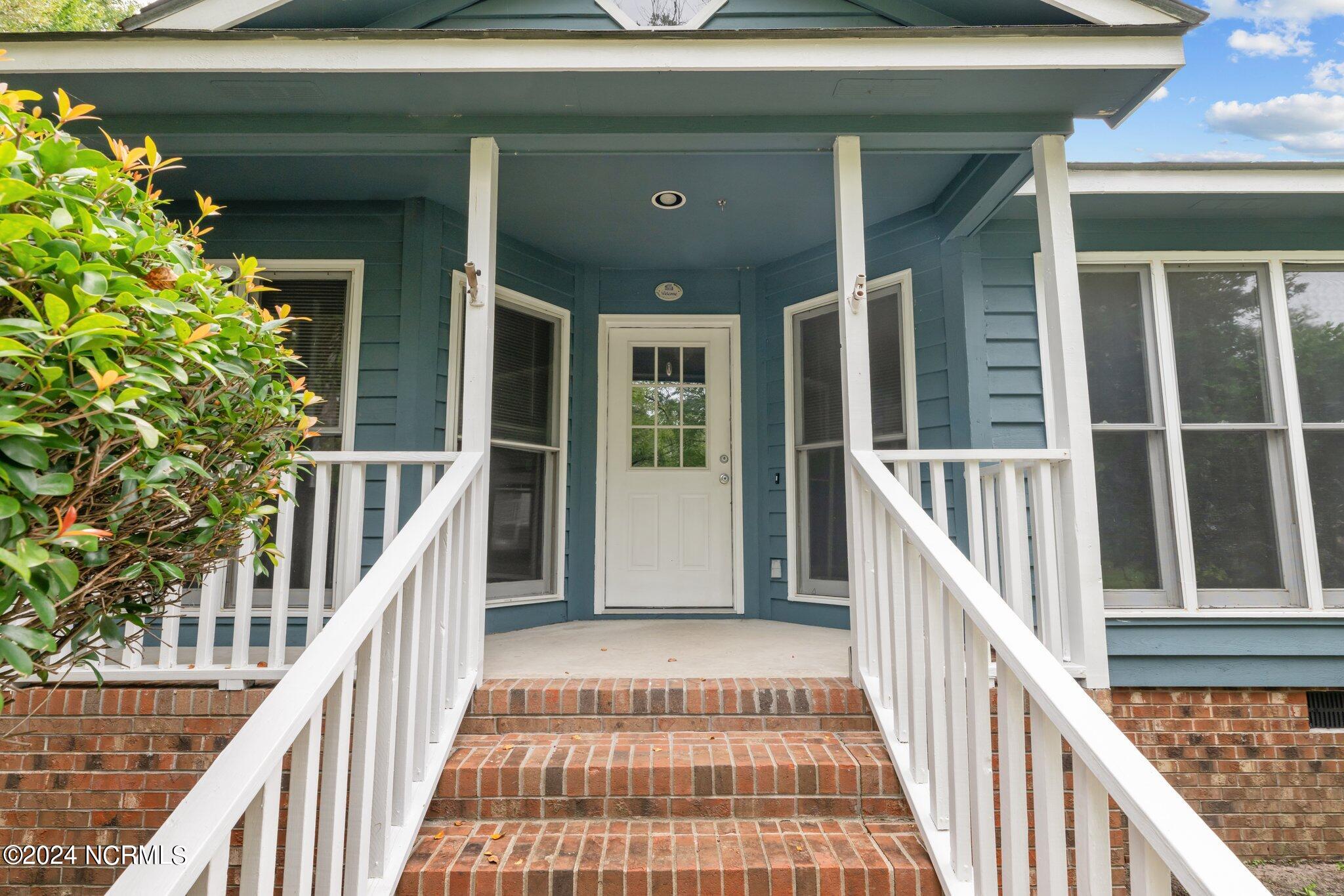912 Shipyard Point New Bern, NC 28560 - Photo 10 of 50 Front