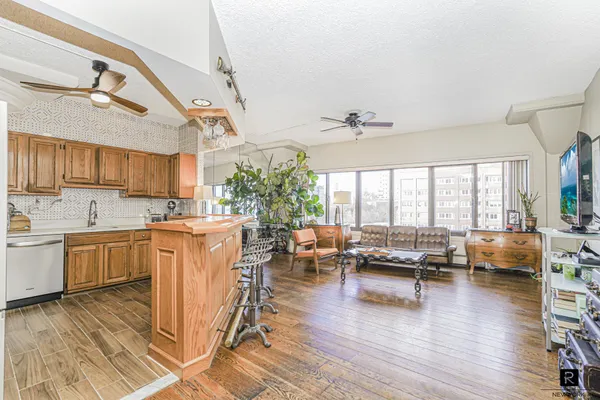 $439,000 | 10 Bay Street Landing, Unit 5J | Tompkinsville