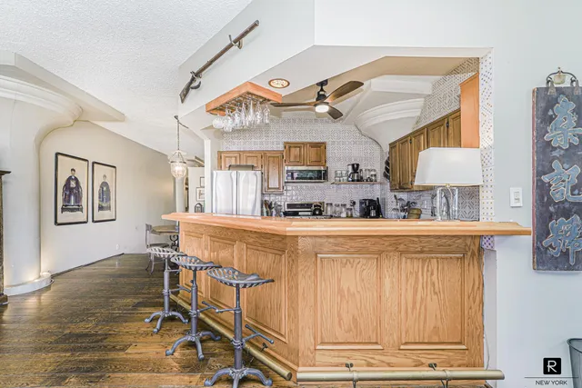 $439,000 | 10 Bay Street Landing, Unit 5J | Tompkinsville