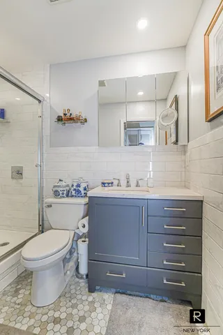 $439,000 | 10 Bay Street Landing, Unit 5J | Tompkinsville