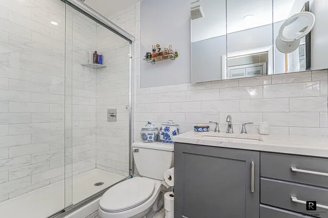 $439,000 | 10 Bay Street Landing, Unit 5J | Tompkinsville