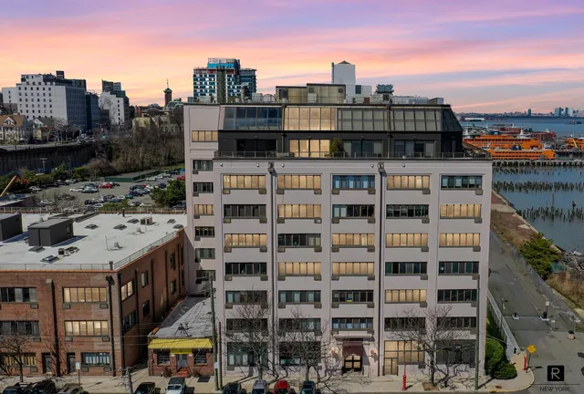 $439,000 | 10 Bay Street Landing, Unit 5J | Tompkinsville