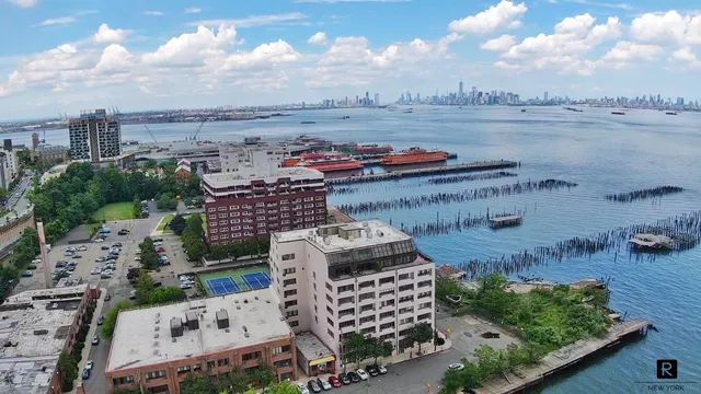 $439,000 | 10 Bay Street Landing, Unit 5J | Tompkinsville