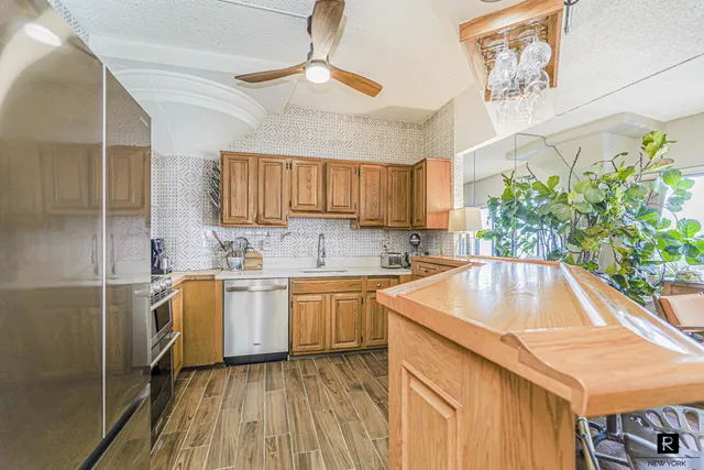 $439,000 | 10 Bay Street Landing, Unit 5J | Tompkinsville