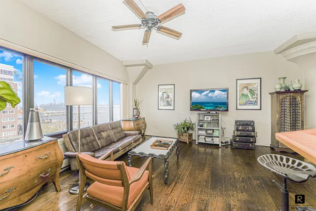 $439,000 | 10 Bay Street Landing, Unit 5J | Tompkinsville