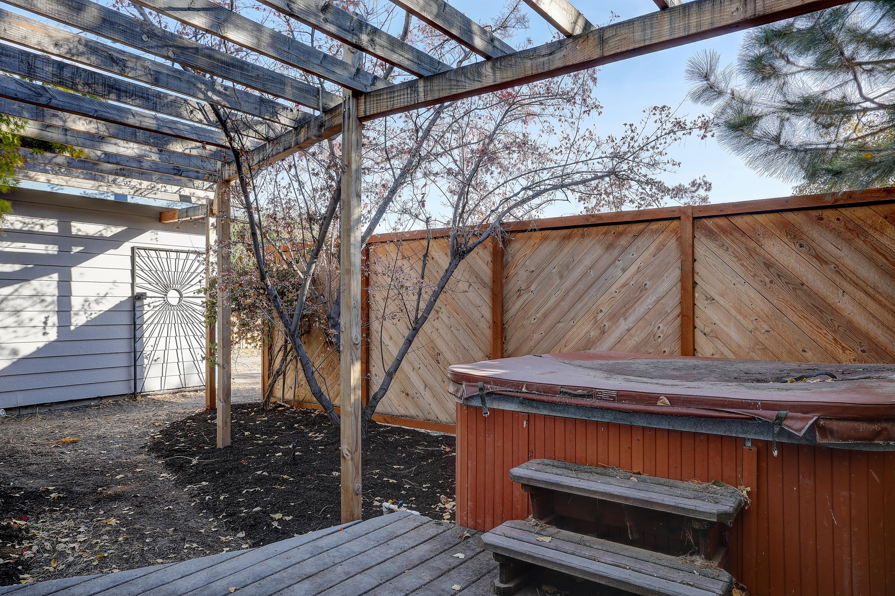 2437 Southwest Fissure Loop Redmond, OR 97756 - Photo 24 of 27 HOT TUB