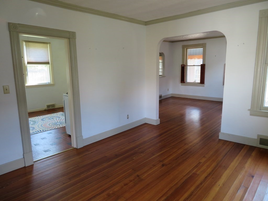 307 Dwight Road Springfield, MA 01108 - Photo 11 of 32