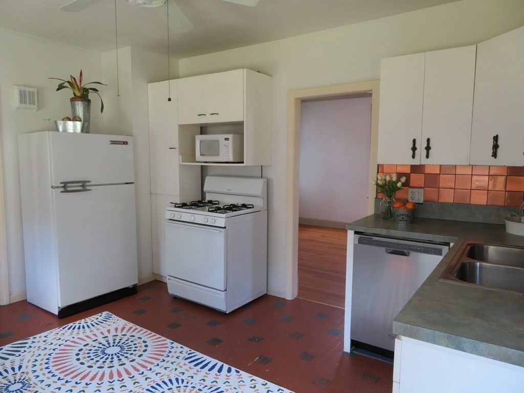 307 Dwight Road Springfield, MA 01108 - Photo 13 of 32