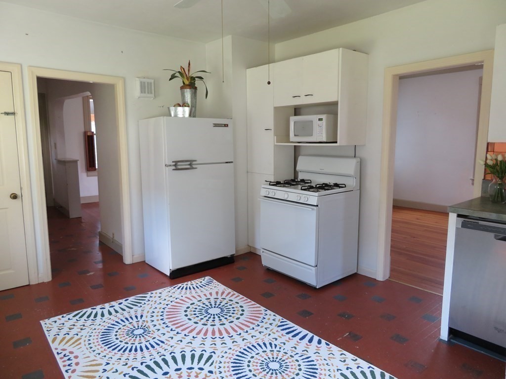 307 Dwight Road Springfield, MA 01108 - Photo 14 of 32