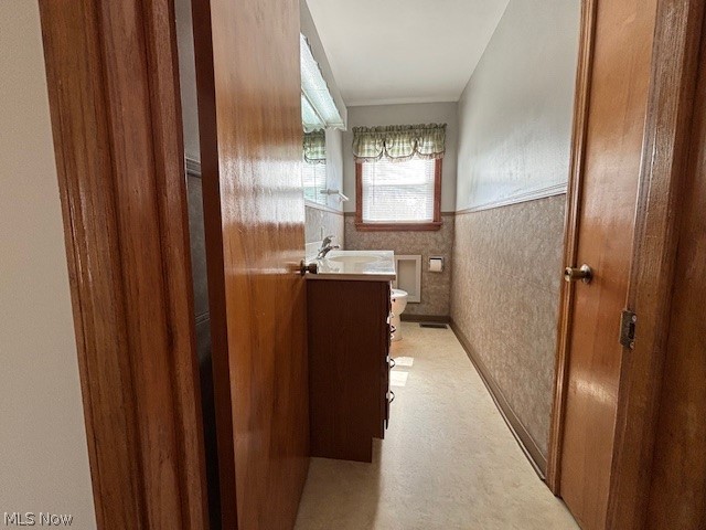 11146 Cadiz Road Cambridge, OH 43725 - Photo 9 of 28 First floor half bath