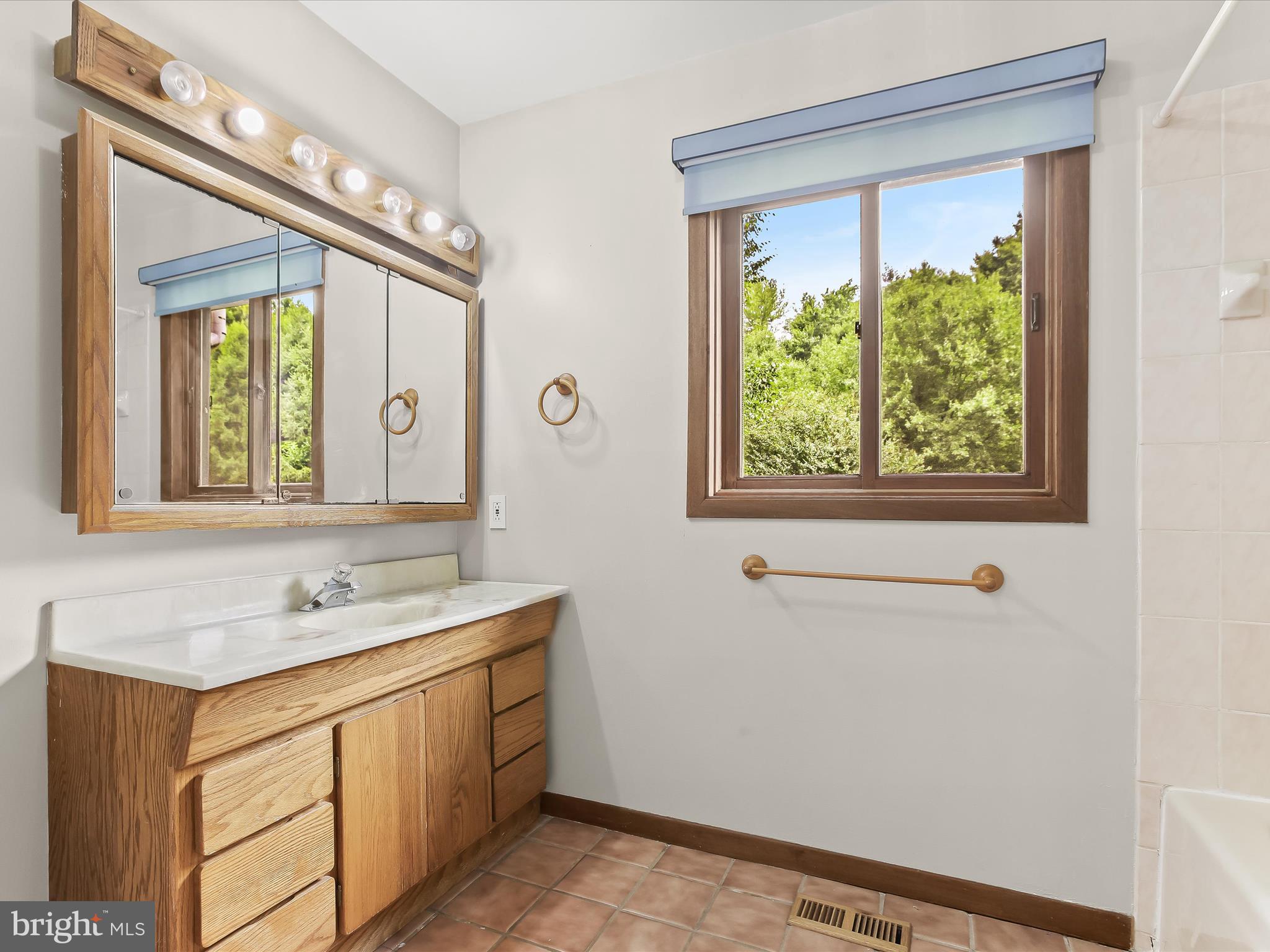 13275 Hunt Ridge Road Ellicott City, MD 21042 - Photo 32 of 62 Primary Bath