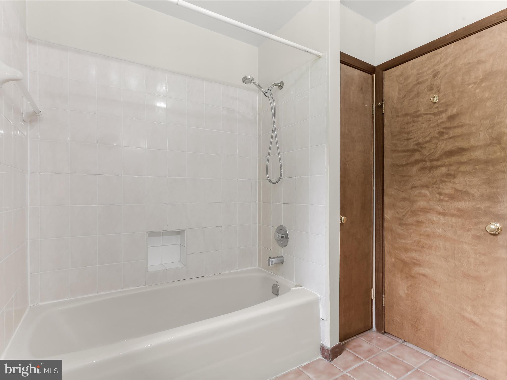 13275 Hunt Ridge Road Ellicott City, MD 21042 - Photo 33 of 62 Primary Bath